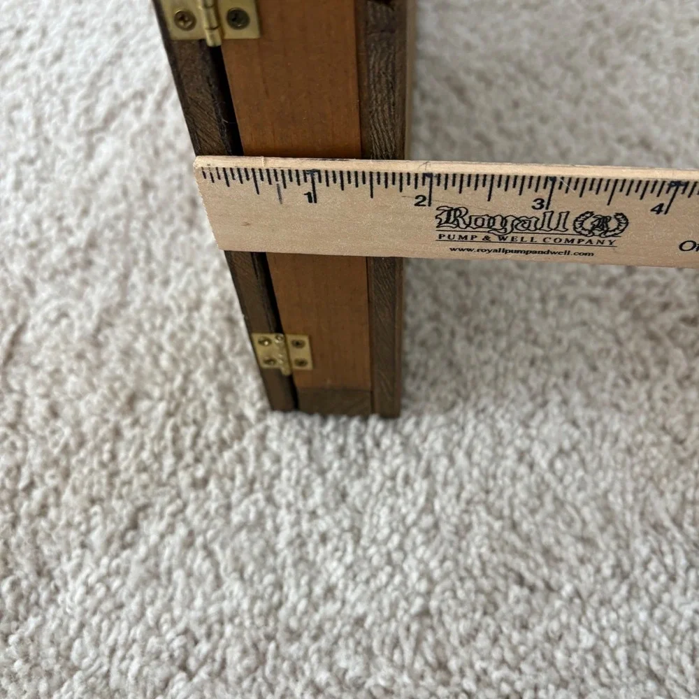 N/A charming wooden